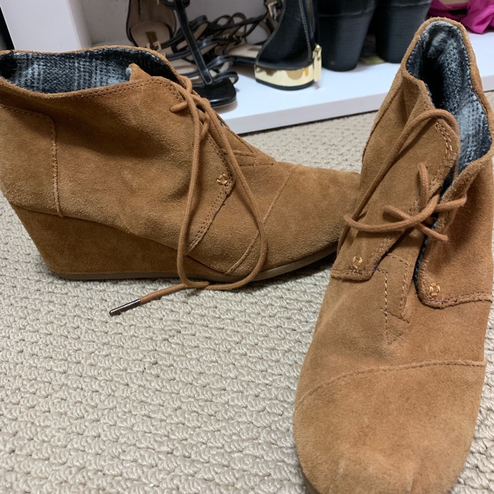 TOMS wedges